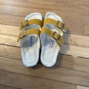 Cushionaire sandals